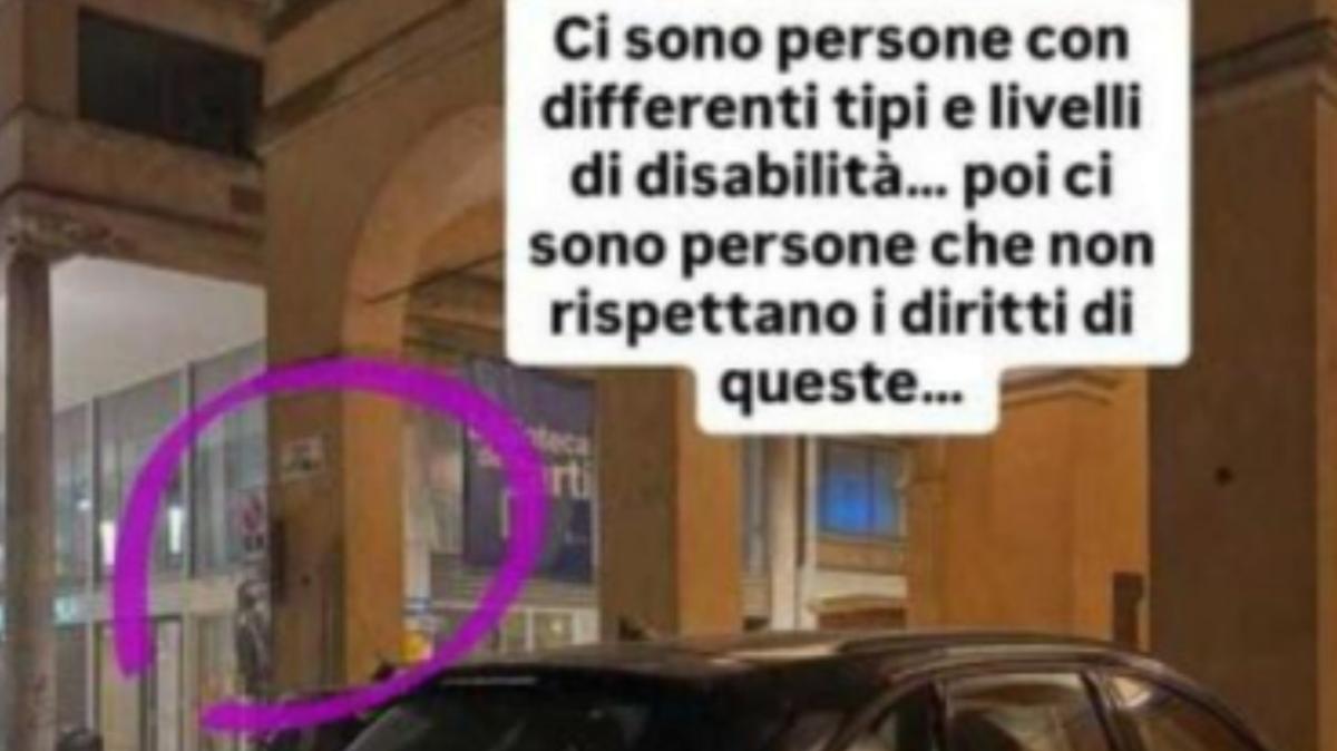 Il caso a Reggio Emilia: auto dei giocatori nei parcheggi per disabili. La denuncia: "Diversi episodi"