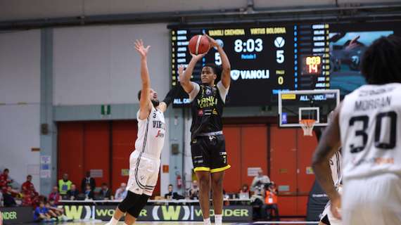 LIVE LBA - La Virtus Bologna ingrana solo nel finale a Cremona, ma è sufficiente