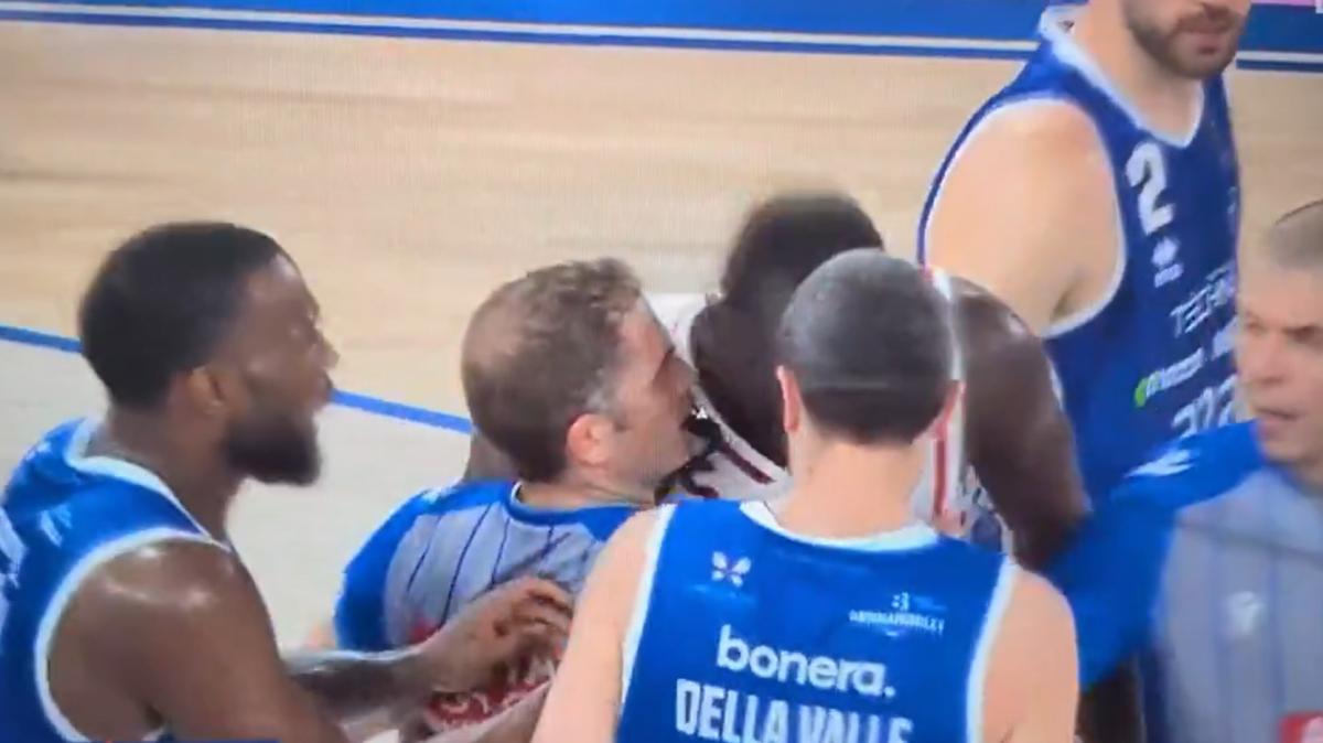 Testata a Della Valle, Diop espulso: «È un ragazzo d'oro. Tutto risolto»