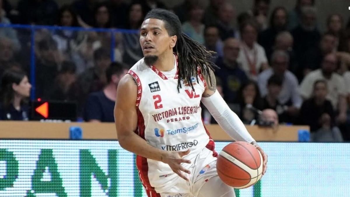Pesaro parte forte, ma Rimini rimonta e si prende Gara 1