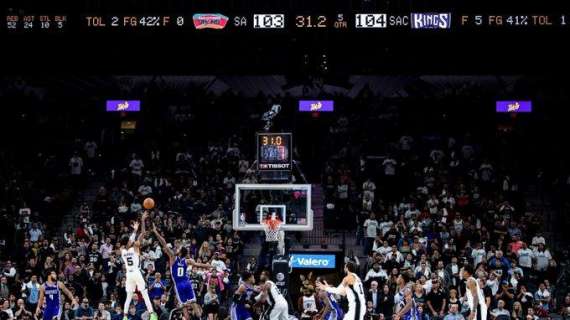 NBA - Belinelli porta all'overtime i Kings e San Antonio vince