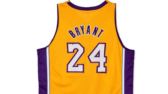 Sotheby's mette all'asta la prima maglia n. 24 di Kobe Bryant per $ 889K