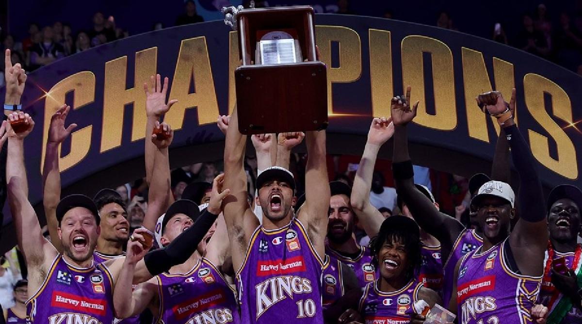 NBL - Delly spezza la maledizione: Sydney Kings campioni d'Australia all'overtime, Kendric Davis è l'MVP