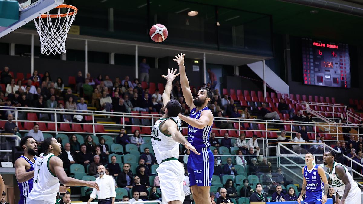 A2 - Brindisi vince ad Avellino nell'anticipo domenicale: doppia doppia di Vildera