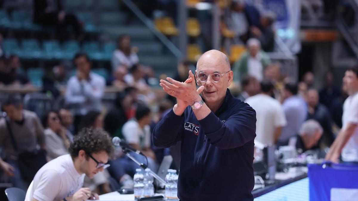 Attilio Caja, annullata la conferenza stampa: il comunicato del coach con la nota della Fortitudo