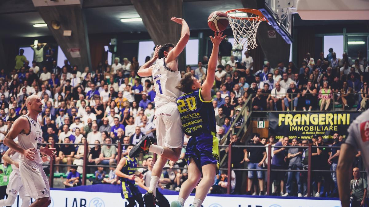 LIVE SERIE B | Pielle Livorno - Vigevano  diretta 3Q 59-59 8'