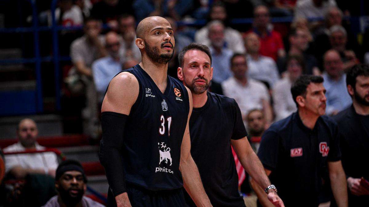 Peppe Poeta: «Chiudiamo un'EuroLega inferiore alle ambizioni». Fuori LeDay e Guduric al Pireo