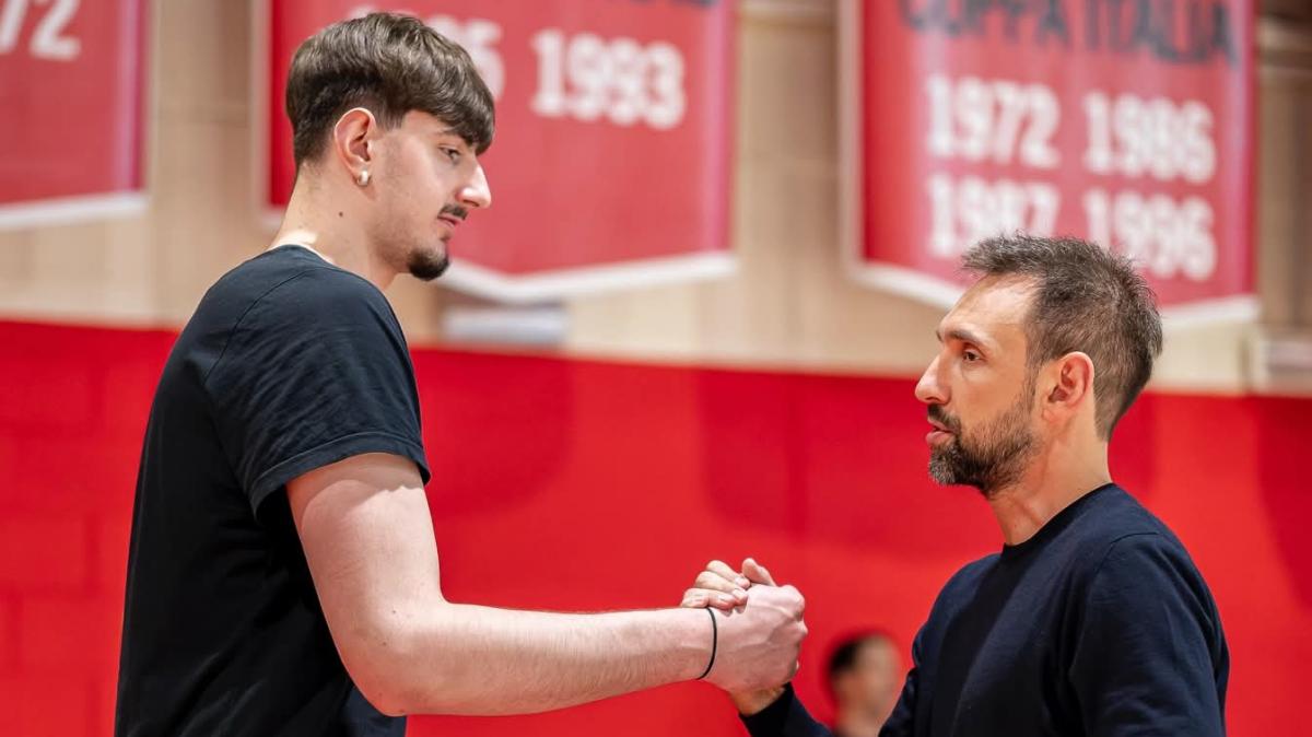 Luigi Suigo ospite dell'Olimpia Milano, visita alla Secondaria 