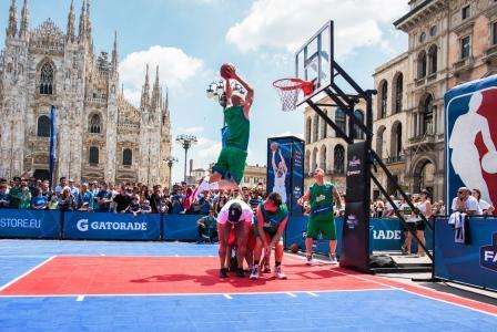 Chauncey Billups guida il successo dell'NBA Fan Zone di Milano