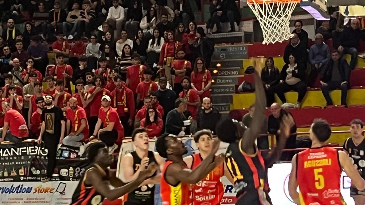 Serie B - Basket Academy inciampa a Barcellona che la raggiunge al quinto posto