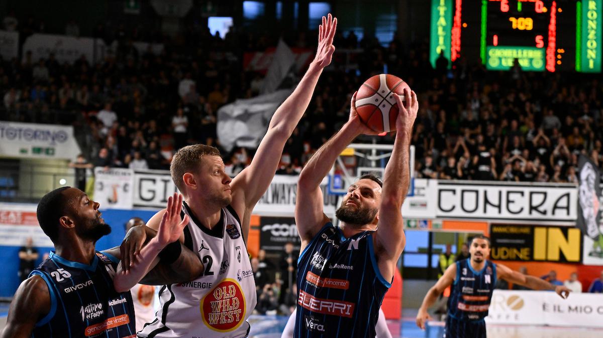 Highlights LBA | Per Udine contro Napoli prima vittoria al PalaCarnera