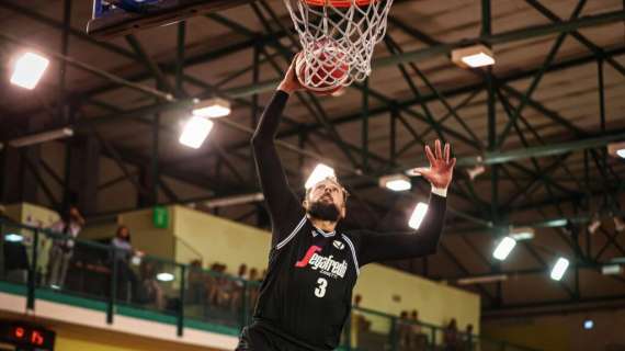 LBA - La Virtus Bologna batte Cremona con 22 di Belinelli 