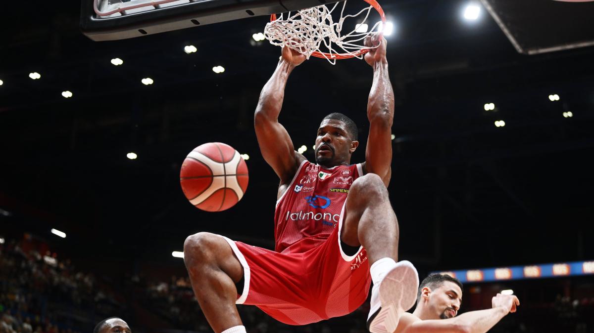 L'intervista a Kyle Hines: "Dalle Final Four alla conquista della Stella, i miei anni indimenticabili in biancorosso"