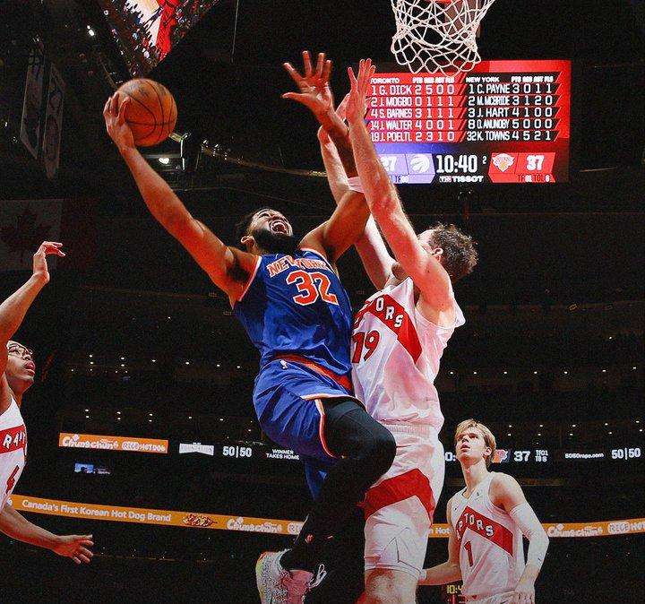 NBA - I Knicks si salvano a stento dai Raptors nei minuti finali