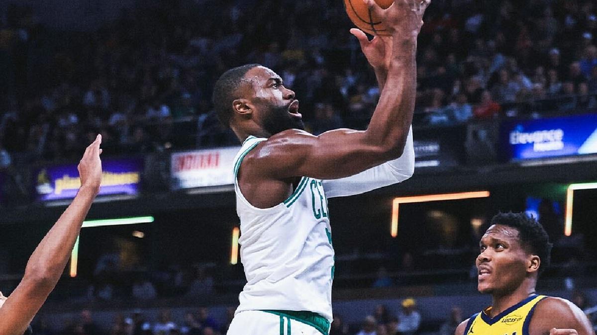 Brown ne fa 30 e Indiana affonda sotto i 140 punti dei Boston Celtics
