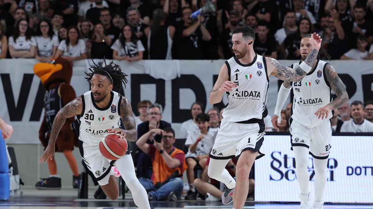 «Inaccettabile nei playoff»: Virtus Bologna, le pagelle dei quotidiani dopo il ko in G3