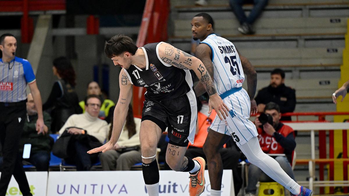Napoli vs Derthona: diretta (76-80 con 12.0 secondi da giocare, 4Q)
