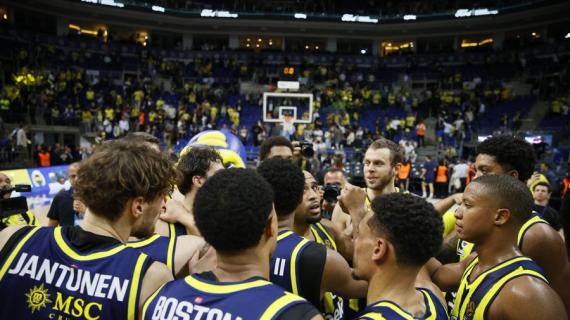 Fenerbahçe: Brandon Boston si infortuna scontrandosi con un compagno