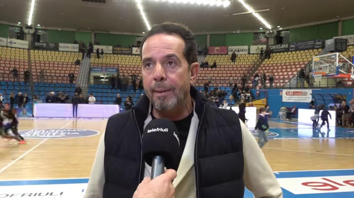 Udine, Pedone: «Sono arrabbiatissimo. Vigili sul mercato. Nel finale un errore arbitrale spaventoso»