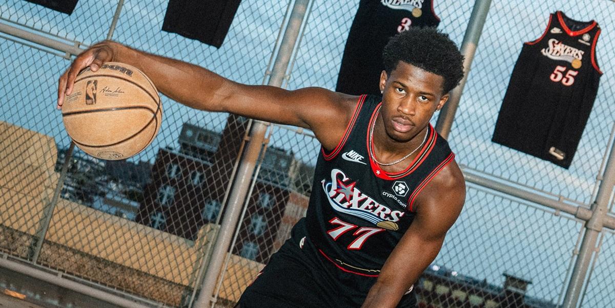 NBA - VJ Edgecombe salta la prima gara casalinga dei Sixers: fastidio all’anca
