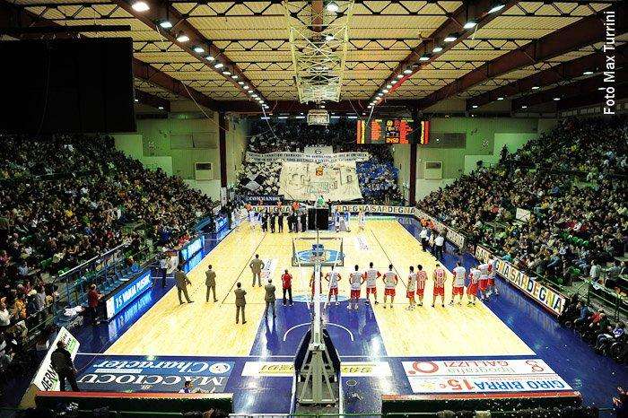 Si presentano in 1.200 per salutare la nuova Dinamo Sassari