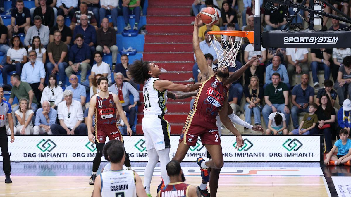 Vita facile per la Reyer Venezia nel PalaRadi di Cremona: gli highlights