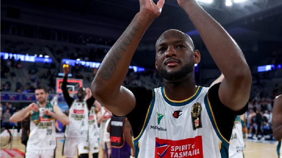 Vado, vinco e torno. Come arriva a Napoli Milton Doyle? 4 anni di montagne russe in NBL