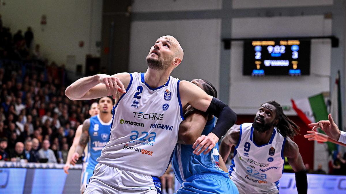 Tripla di Bilan con 0,7": la Germani Brescia espugna il PalaRadi di Cremona