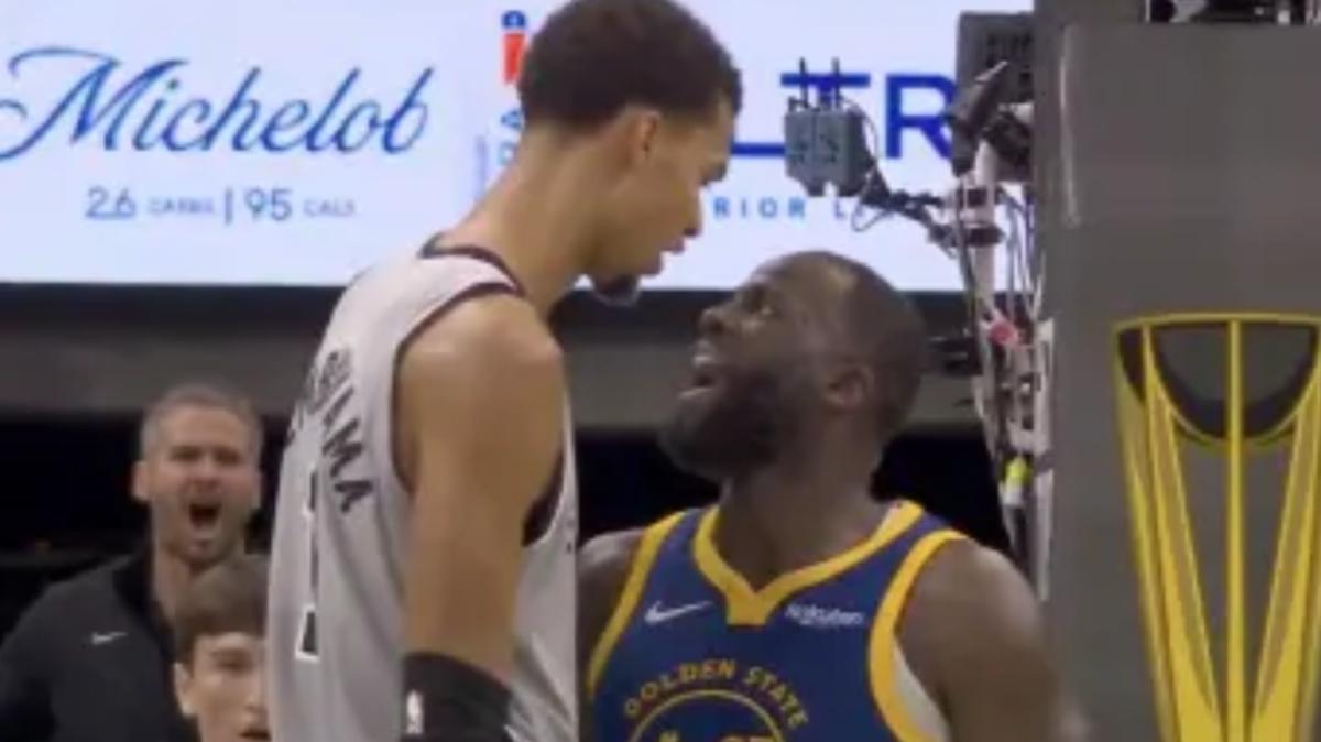 Lo scontro tra Wemby e Draymond Green: scambio di parole dopo la schiacciata 