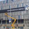 Ecco la New Balance Arena: iniziata l'installazione delle nuove insegne