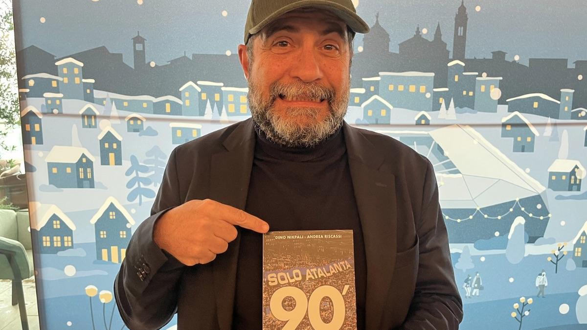 Andrea Riscassi col libro