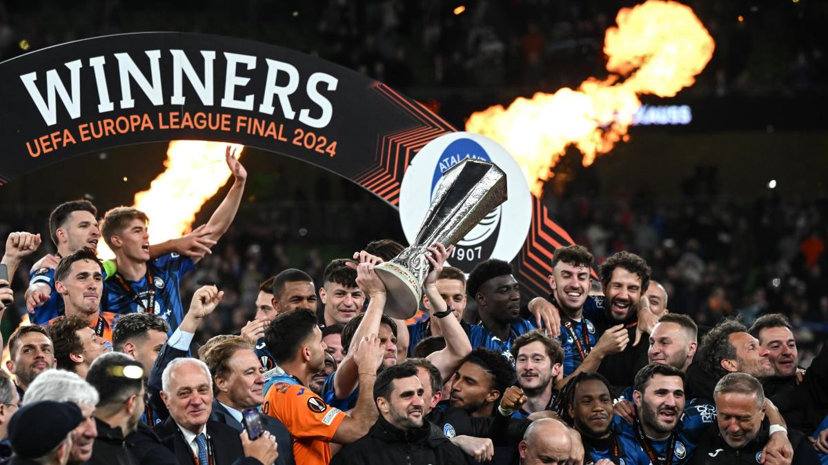L&#039;Atalanta con la coppa