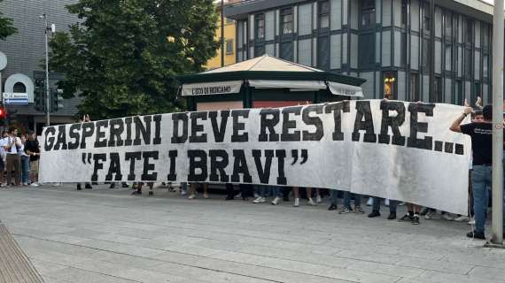 Lo striscione della Nord