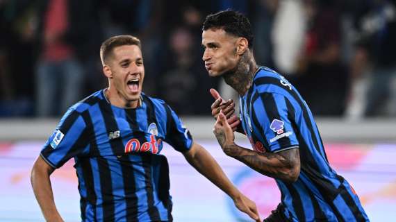Scamacca esulta dopo il gol