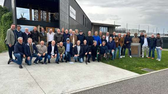 Ex Atalanta in tour a Zingonia: ad accoglierli una bandiera nerazzurra