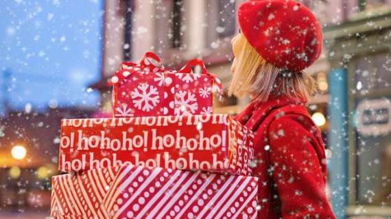 Natale, Coldiretti / Ixè: "1 italiano su 10 anticipa shopping regali"