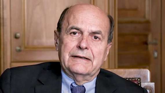 Caro benzina, Bersani: "Il tema vero è importazione illegale"