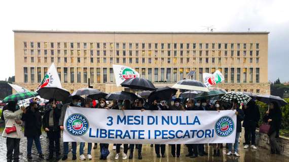 Pescatori rapiti, sit-in dei Giovani di Forza Italia alla Farnesina (FOTO)