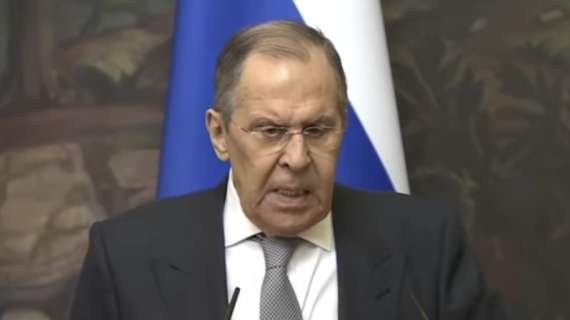 Ucraina, Lavrov: “UE e NATO mettono insieme coalizione per fare guerra a Russia”