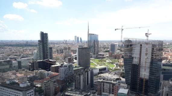 Milano: dal 2024 le auto viaggeranno a 30 km/h in città