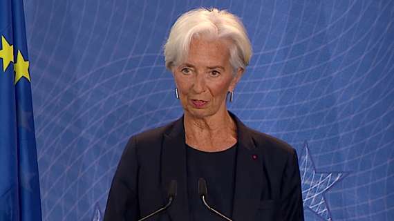 Lagarde: "L'inflazione resterà alta, pesa euro/dollaro"