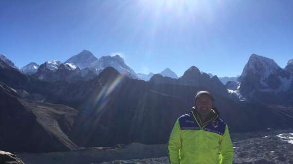 "Bevo e scatto per la Samp": i colori più belli del mondo...con vista Everest
