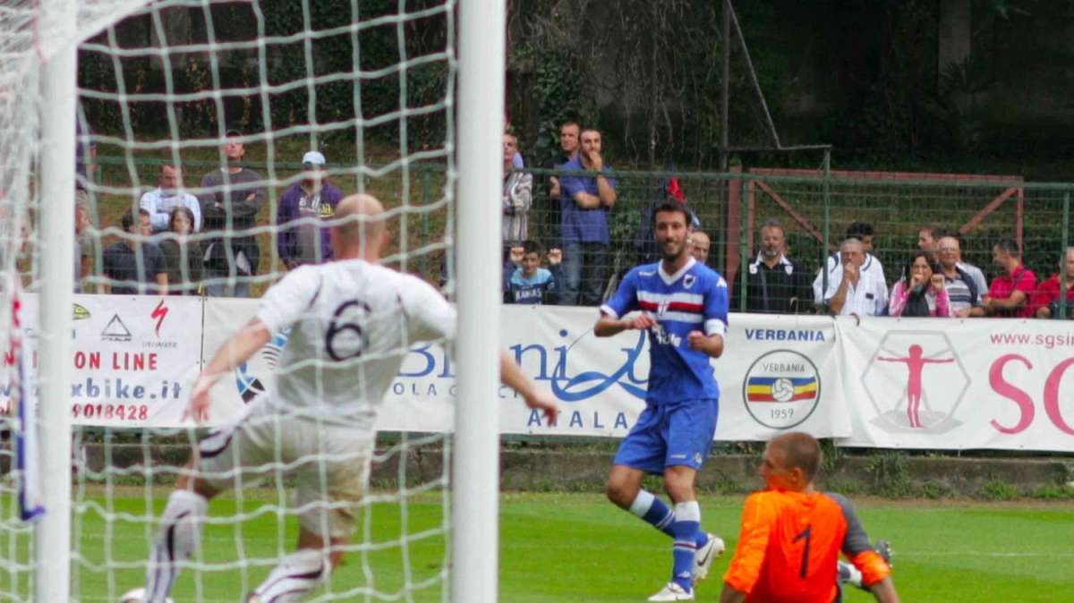 Foti su Twitter: "Le emozioni dei 3 gol sotto la Sud e dei 7 anni passati a Genova saranno indelebili dentro di me!"