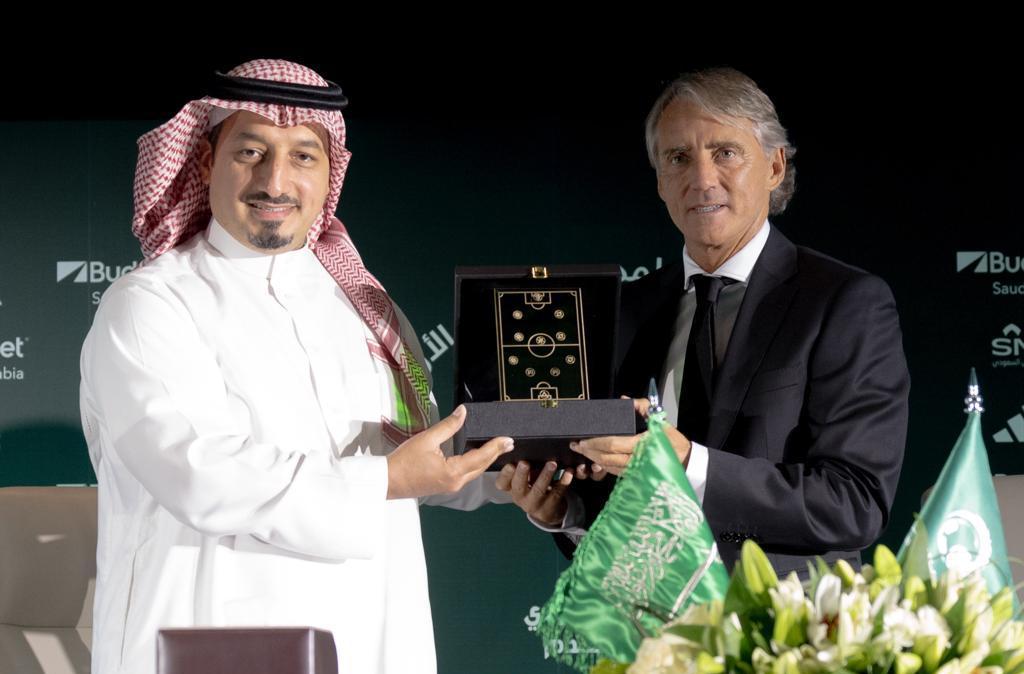 Ex Sampdoria, Mancini: "Devo finire la stagione con Al Sadd. I miei figli..."