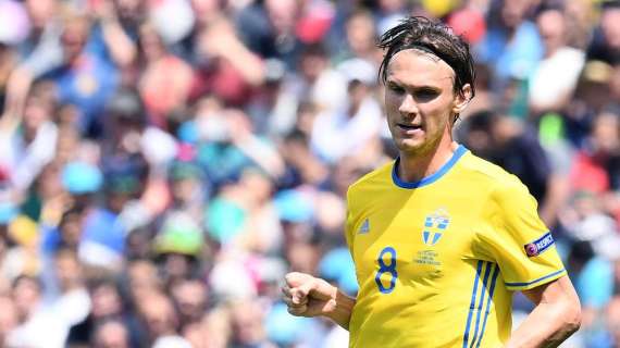 Svezia doma Grecia (2-0) e mantiene testa del girone. Ekdal in campo 82'
