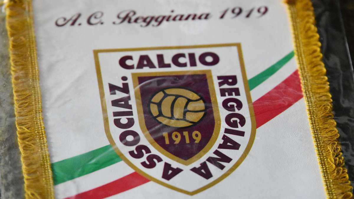 Reggiana - Sampdoria, mischia in area su cross di Varela per Gondo. Gioco fermo