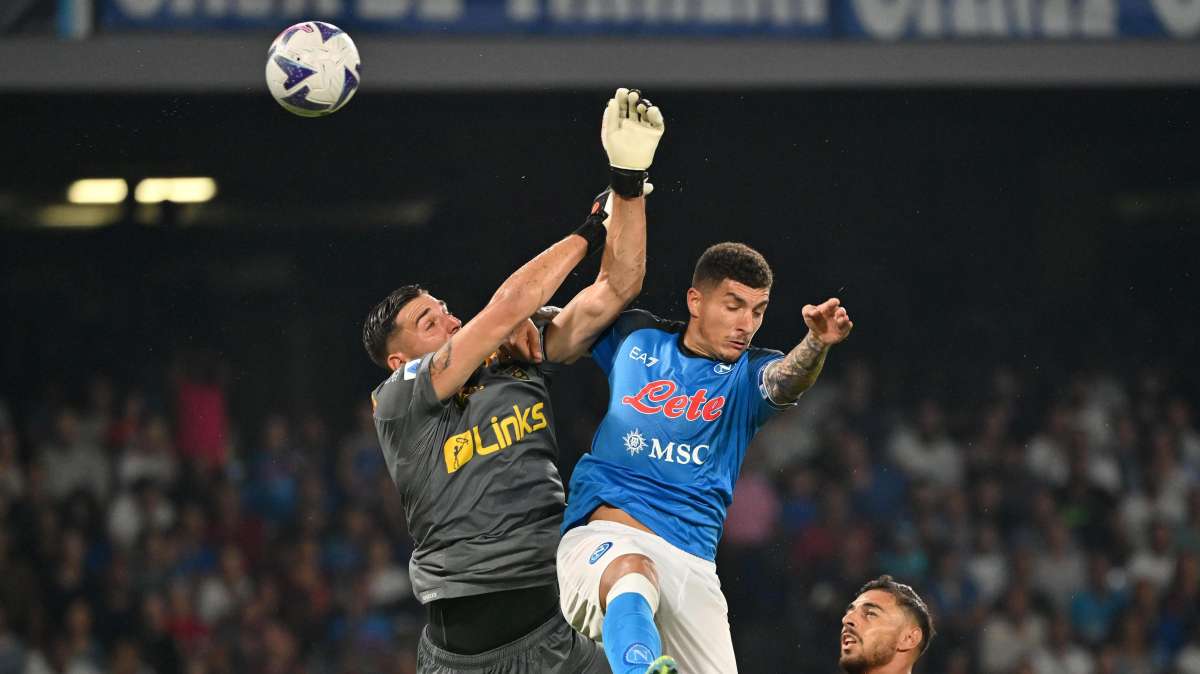Lecce, errore Falcone contro il Napoli. Fascetti: "Beffardo"