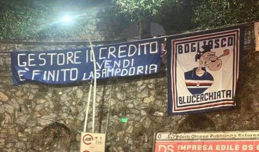 Sampdoria, striscione di contestazione a Bogliasco