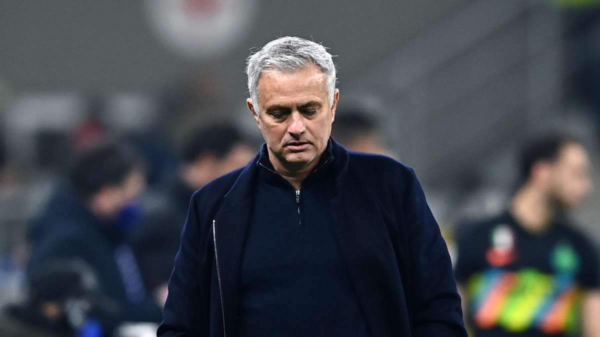 Roma, Mourinho: "Difficile giocare qui. Auguro Samp finisca bene la stagione"