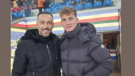 Social Sampdoria, Sebastiano Esposito al Ferraris per i fratelli. Selfie con Quagliarella